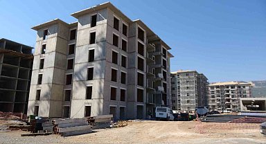 Ebrar Sitesi'nde binalar yükseldi, örnek daireler ortaya çıktı