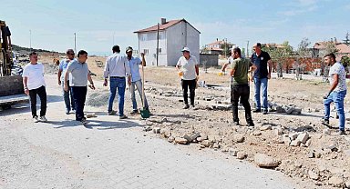 Emet Belediyesinden Sanayi Sitesi'nde parke taşı döşeme çalışması