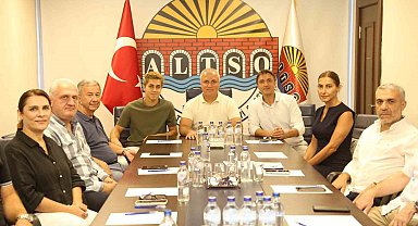 Eskrim dünya şampiyonundan Başkam Erdem'e ziyaret