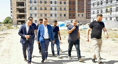 Fatih Dönmez, Eskişehir'de yapımı devam eden KYK yurdunun inşaatını ziyaret etti