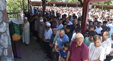 Feci kazada hayatını kaybeden 21 yaşındaki genç son yolculuğuna uğurlandı