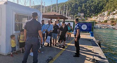 Feribotta 2 göçmen kaçakçılığı şüphelisi ile 16 düzensiz göçmen yakalandı