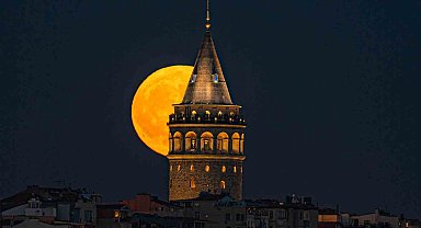 Galata Kulesiyle Dolunay kartpostallık görüntüler oluşturdu