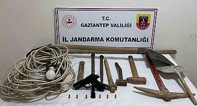 Gaziantep'te kaçak kazı yapan 4 şüpheli yakalandı