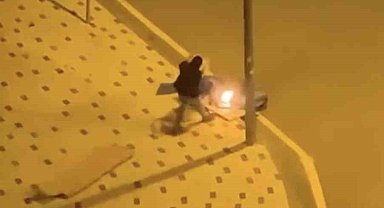 Gece vakti caddenin ortasında ateş yaktı, polise yakalandı