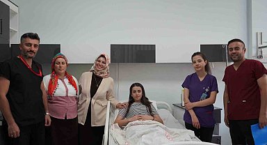 Genç hastanın karaciğerlerinde oluşan 10 santimlik kist kapalı ameliyat ile giderildi