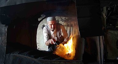 Gercüş'te teknolojiye direnen demircilik mesleğini sürdürüyor