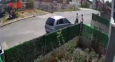 Görenlerin kanı dondu: Çocuğuyla kavga eden 12 yaşındaki arkadaşını otomobille ezdi