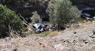 Gümüşhane'de 35 metreden dere yatağına yuvarlanan otomobilin sürücüsü öldü