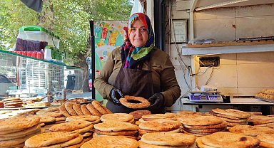 Hacer Usta, 13 yıldır taş ocağının başında çörek ve simit pişiriyor