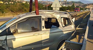 Hafif ticari araç bariyere çarpıp su kanalına girdi: 1 ölü, 2 yaralı