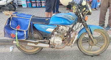 Hafif ticari araç ile motosiklet çarpıştı: 2 yaralı
