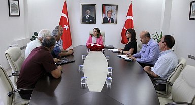 Halk gününde vatandaşların dertlerini dinledi