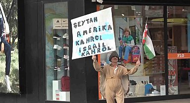 Hayvan kostümleri giyerek İsrail'i protesto etti