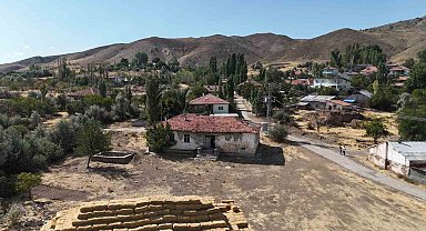 Her yanında Yazıcıoğlu'nun hatıraları var, restore edilerek yeniden eğitime kazandırılması isteniyor