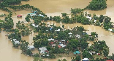Hindistan ve Bangladeş'te sel felaketi: 36 ölü