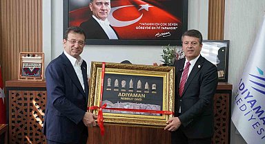 İBB Başkanı İmamoğlu, Adıyaman Belediyesi'ni ziyaret etti
