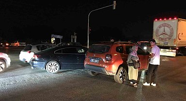 İki otomobil çarpıştı: 2 hafif yaralı