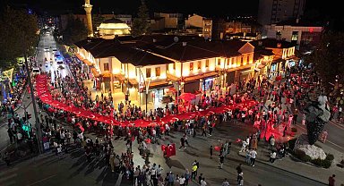 Ispartalılar, Zafer Bayramı'nın 102'nci yılında tek yürek oldu