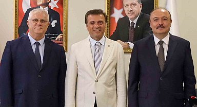 İstanbul Esenyurt Üniversitesi'nde devir teslim töreni yapıldı