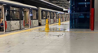 İstanbul'da metronun tavanından sular aktı