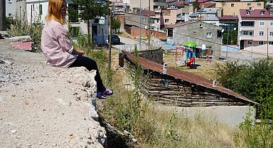 İstinat duvarı yapılmasını isteyen mahalle sakinlerinden belediyeye sert tepki: "Burası mahrumiyet bölgesi mi?"