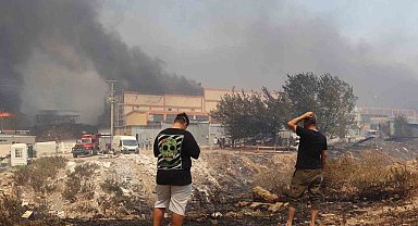 İzmir'de alevler iş yerlerine ve araçlara sıçradı