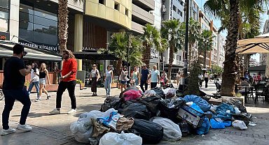 İzmir'de belediye işçileri iş bıraktı, dağ gibi çöp birikti