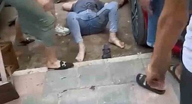 İzmir'de güzellik merkezi önünde bıçaklı dehşet: 2 ölü, 1 yaralı