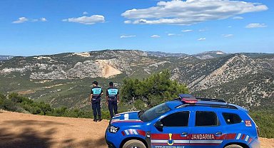 Jandarma, yangınlara karşı ormanları havadan ve karadan denetliyor
