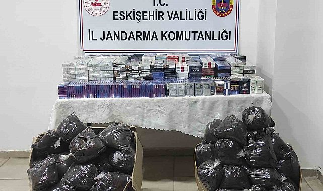 Kaçak sigara ve çayları satamadan jandarma yakaladı