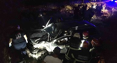 Kamyonla çarpışarak takla atan otomobil 15 metreden uçtu: 2 yaralı