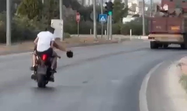 Kapkaç yapıp motosikletle kaçarken görüntülenen 2 şüpheli yakalandı