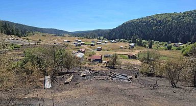 Karabük'teki iki yangından biri söndürüldü