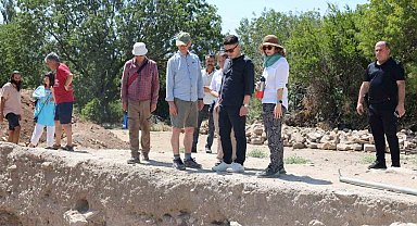 Karacasu Kaymakamı Gündoğdu, Afrodisias'ta incelemelerde bulundu