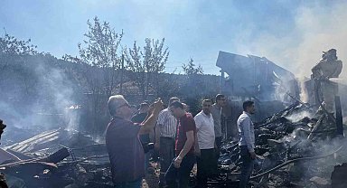 Kastamonu'da korkutan yangın: 3 ev küle döndü, 17 yaşındaki genç kayıp