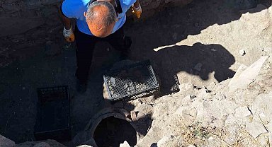 Kazı alanında sürpriz misafir: Küpten yılan çıktı