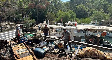 Kemer Balıkçı Barınağı'ndaki kaçak yapılar kaldırıldı