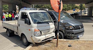 Keşan'da kamyonet ile minibüsün çarpıştığı kazada 1 kişi yaralandı