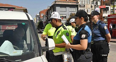 Keşan'da sürücüler, "Sizi seviyoruz" sözleri ile uyardığı polise teşekkür etti