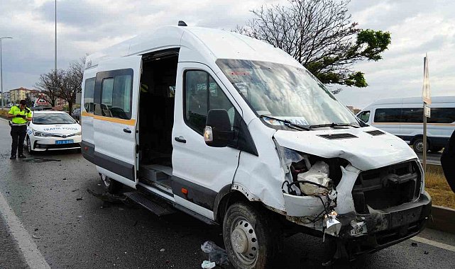 Kırıkkale'de işçi servisi ile otomobil çarpıştı: 11 yaralı