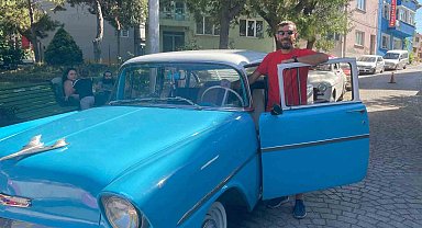 Klasik otomobillere olan tutkusu bir iş haline geldi