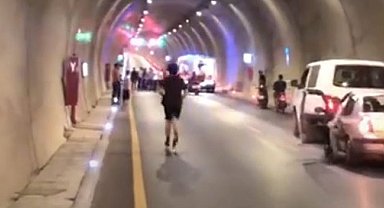 Kontrolden çıkarak savrulan motosiklet 2 genci hayattan kopardı