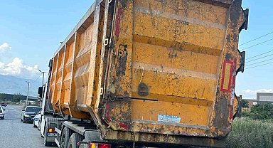 Köprülere çarpan aşırı yüklü tıra 7 bin 710 lira ceza