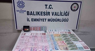 Kumar oynatmaktan vazgeçmediler, hayvan damını kumarhaneye çevirdiler
