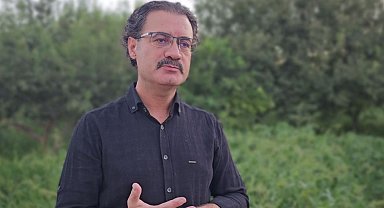 Kuru otların olduğu bölüme sigarasını atan sürücüye sanatçı Yıldırım Yıldızdoğan müdahale etti