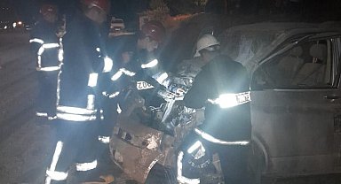 Kütahya'da kamyonet ile otomobil çarpıştı: 1 ölü 2 yaralı