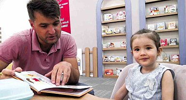 Kütüphanede bebek var