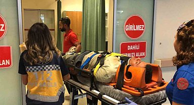 Lastiği patlayan otomobil takla attı: 2 yaralı
