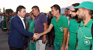 Maaşlarına zam alan işçilerden Başkan Aydın'a coşkulu karşılama